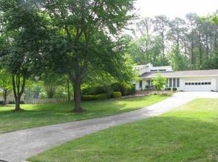 215 E Creek Cir, Roswell, GA 30076