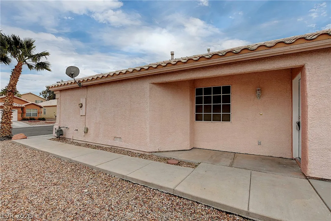 3 bed, 2.0 bath, 1434 sqft, $1,750 — Photo 4