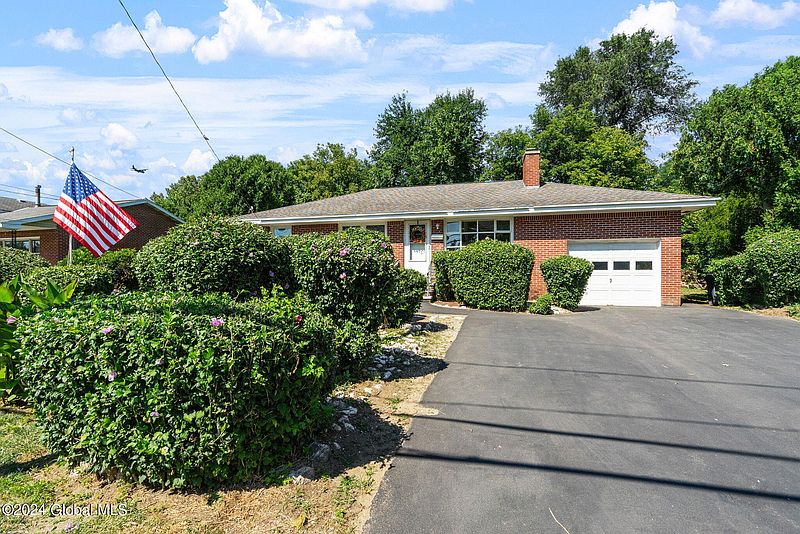3rd image of 66 Fairfield Avenue