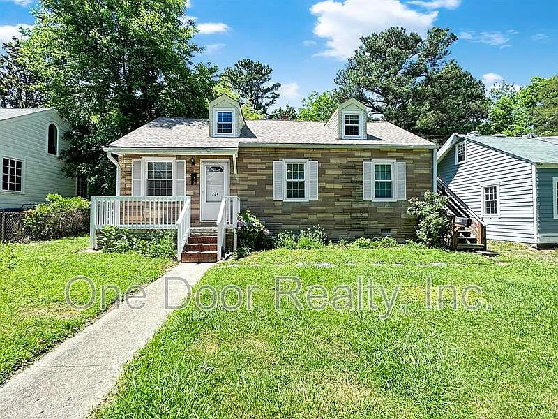 3 bed, 1.0 bath, 864 sqft, $2,450 — Photo 1