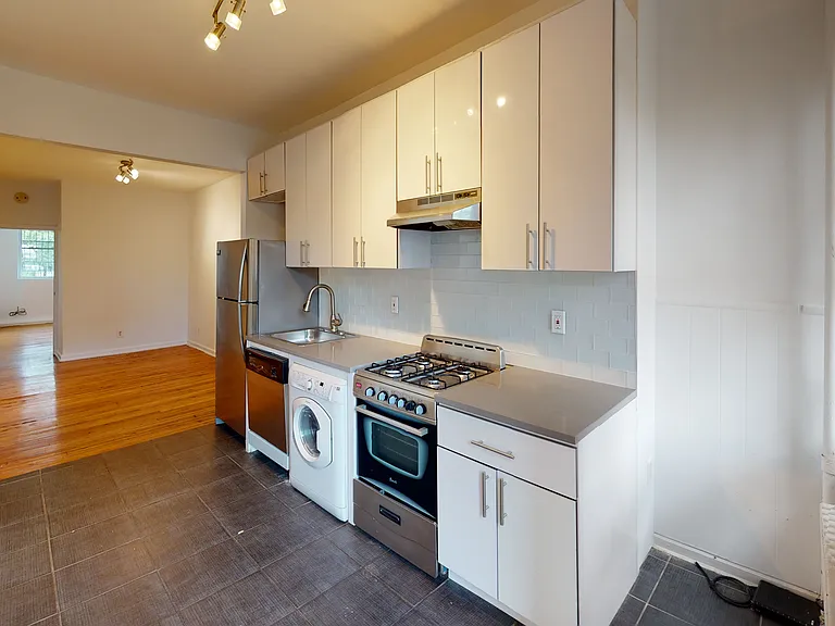 792 Metropolitan Ave #1L — Photo 9