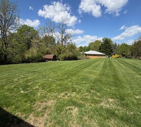 4th image of 3030 Crest Rd