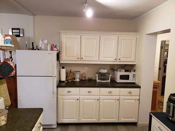 5th image of 4475 Shaw Ave