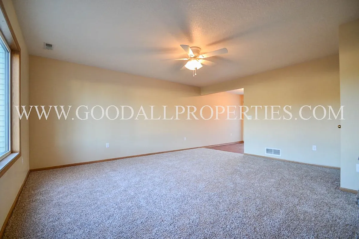Building Photo - 409 S Hazel St