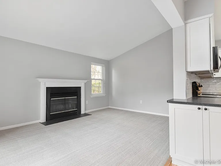 272 Yale Ct — Photo 6