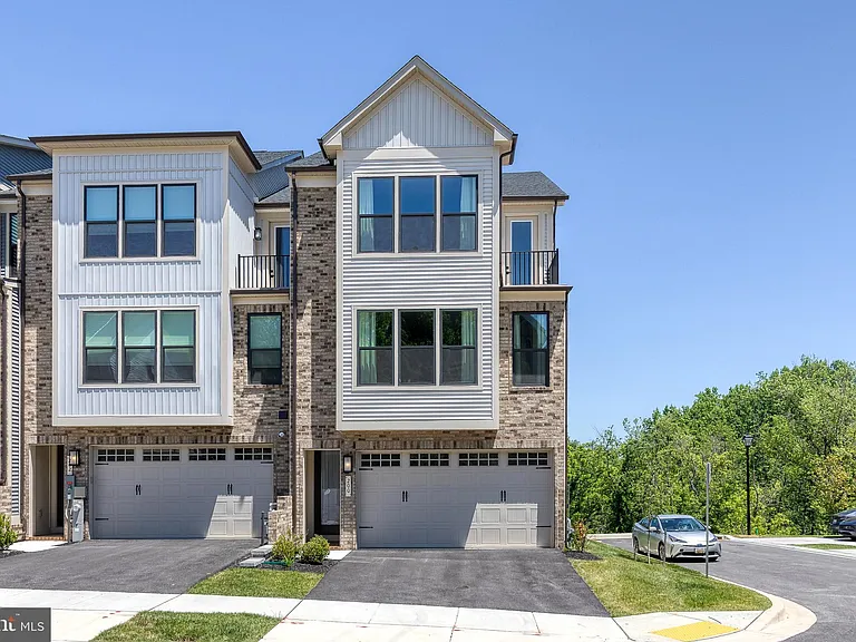 200 Hickory Hollow Ct — Photo 2