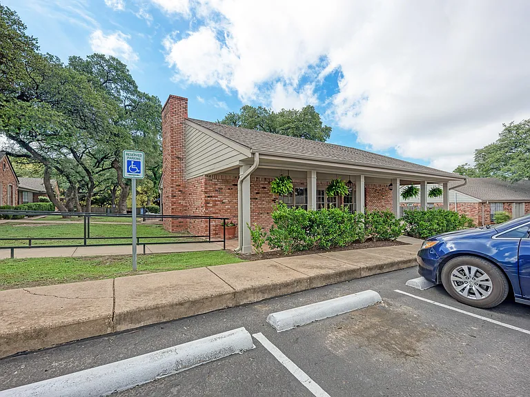 Towne Oaks — Photo 13