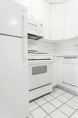 Rented by Olnick Organization | media 2