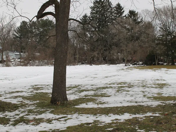 Glenview Dr, Paw Paw, MI 49079