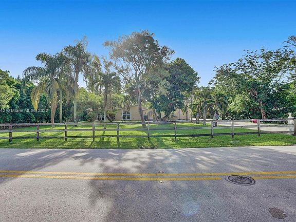 2nd image of 7580 NW 51st Ter