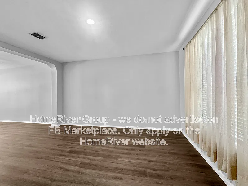 3 bed, 3.0 bath, 2806 sqft, $2,150 — Photo 4
