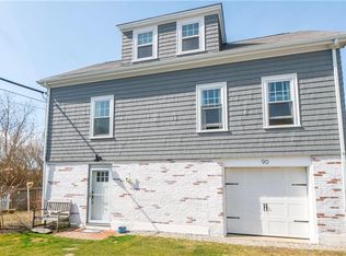 90 Renfrew Ave, Middletown, RI 02842