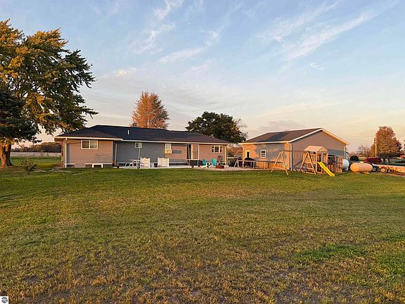 4th image of 6358 E Beal City Rd