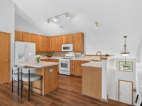4th image of 8002 Stratford Cir S