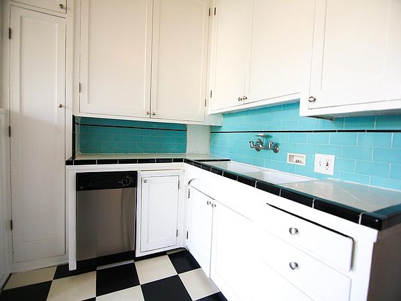 3rd image of 1287 N Crescent Heights Blvd APT B
