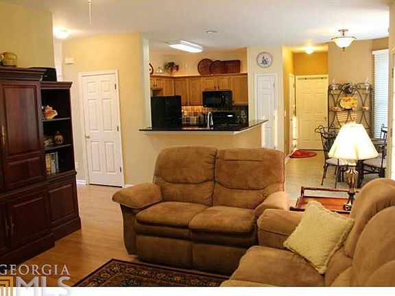 5th image of 1009 Cambridge Ct
