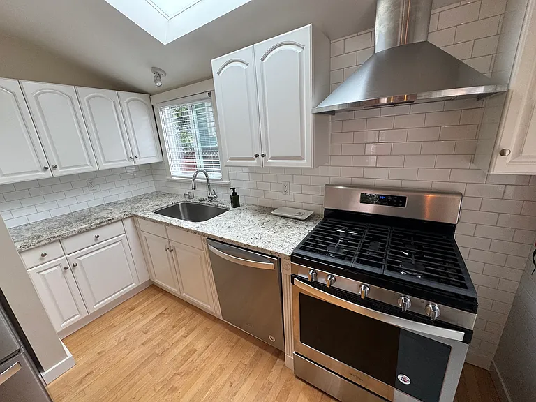 1596 Pacific Ave — Photo 5