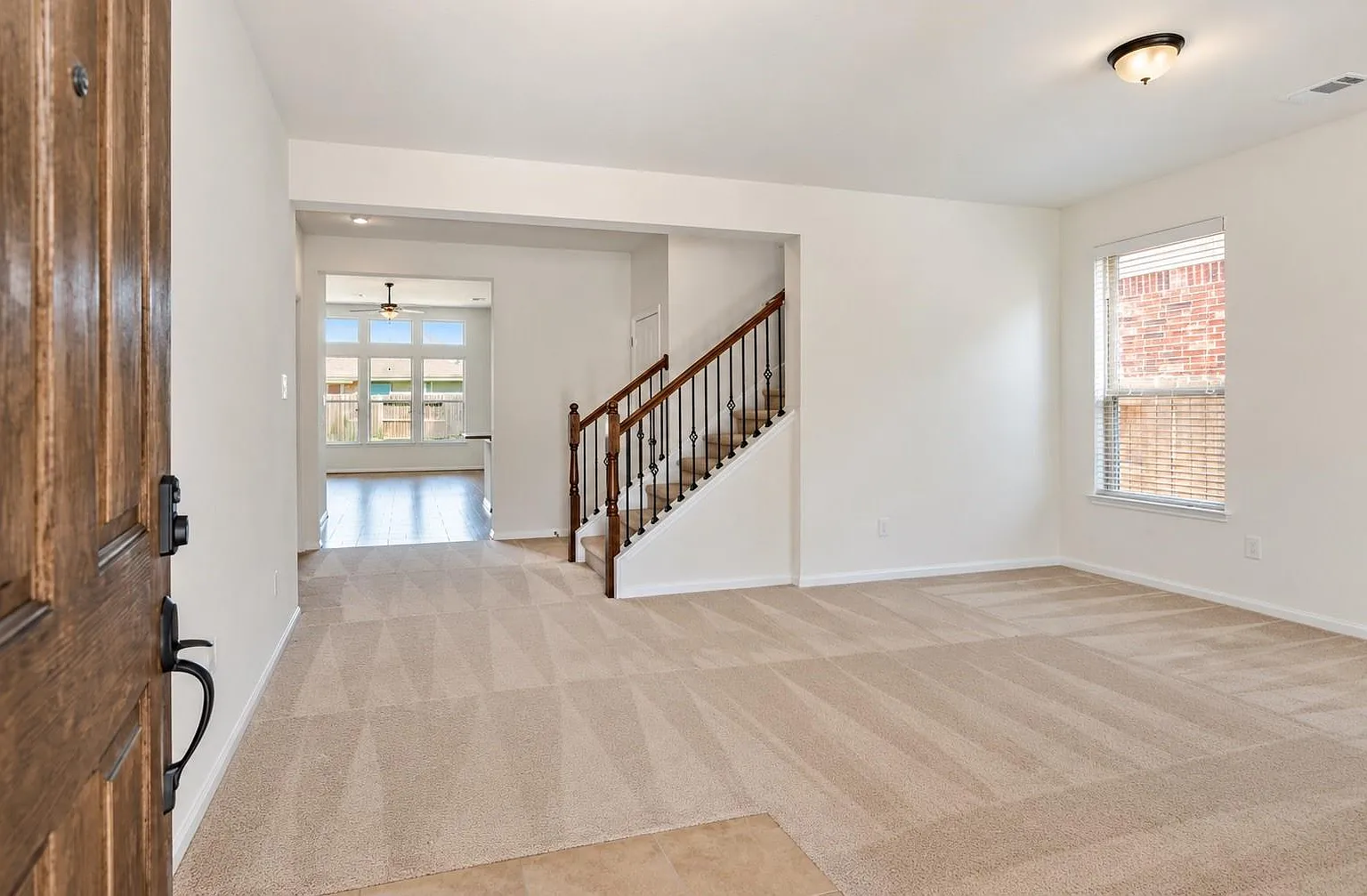 4 bed, 2.5 bath, 2916 sqft, $2,500 — Photo 3