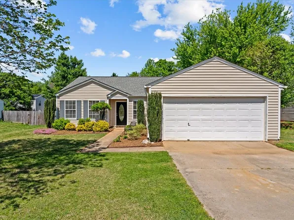 105 Tripmont Ct, Simpsonville, SC 29680