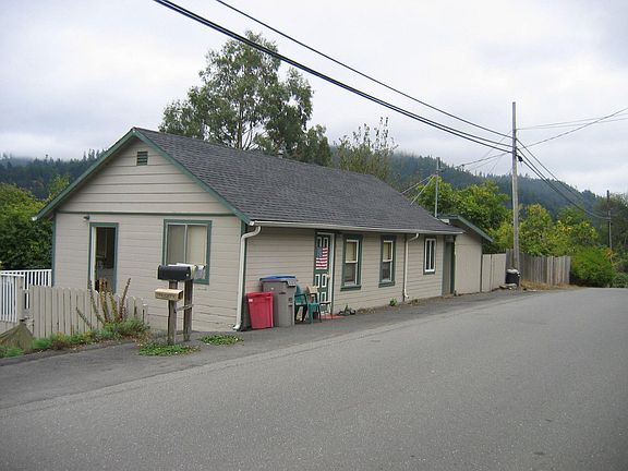 Front View Duplex One 2 bedroom 1 bath and One 1 bedroom 1 bath!
