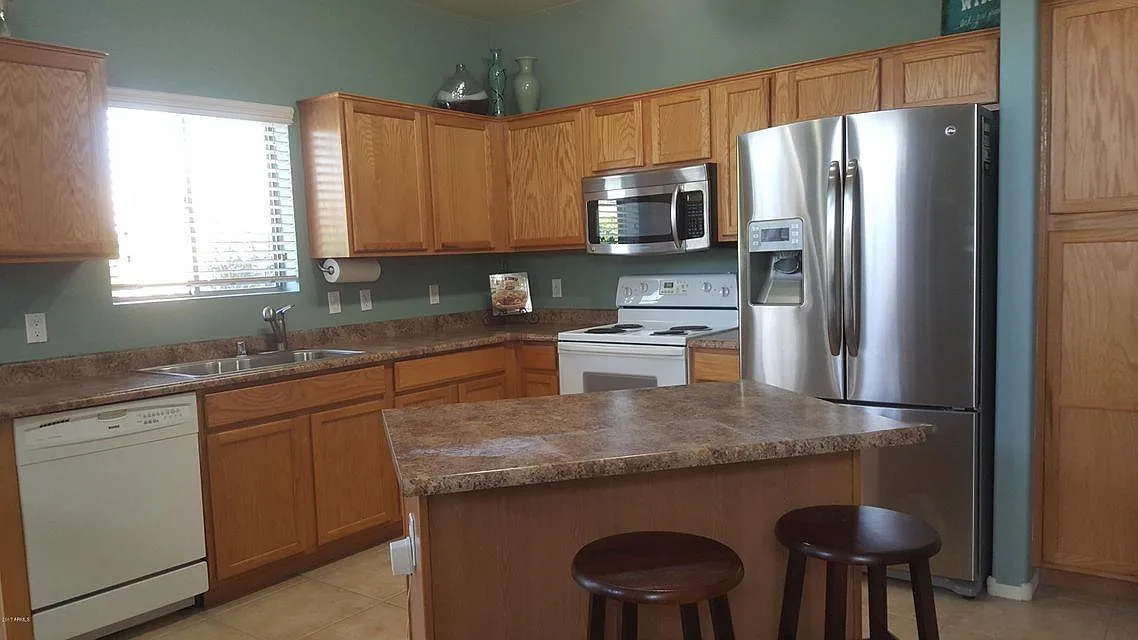 3 bed, 2.5 bath, 1439 sqft, $2,650 — Photo 3