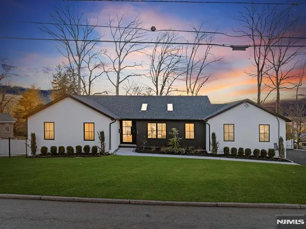 580 Nordhoff Dr, Leonia, NJ 07605