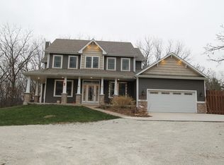 N5902 Hargraves Rd, Burlington, WI 53105