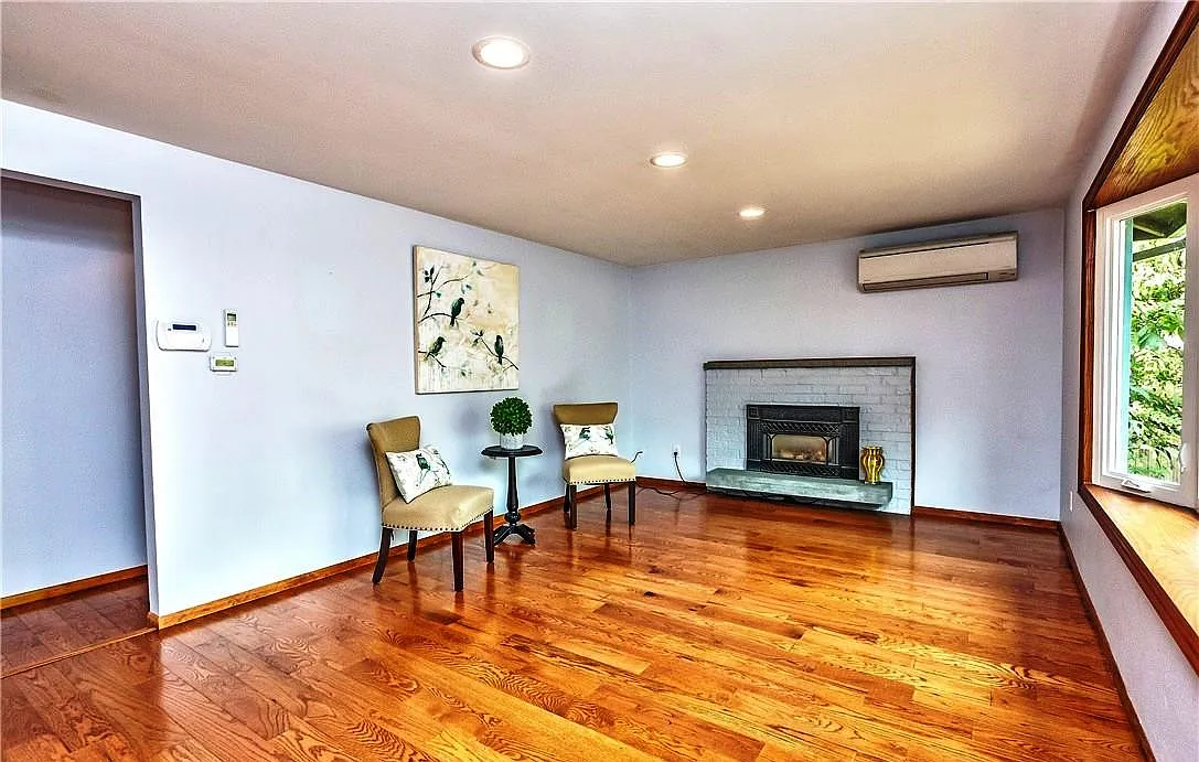 3 bed, 950 sqft, $2,450 — Photo 3