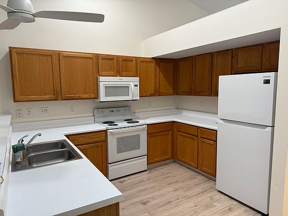 4th image of 2 Crystal Oaks Ct #2