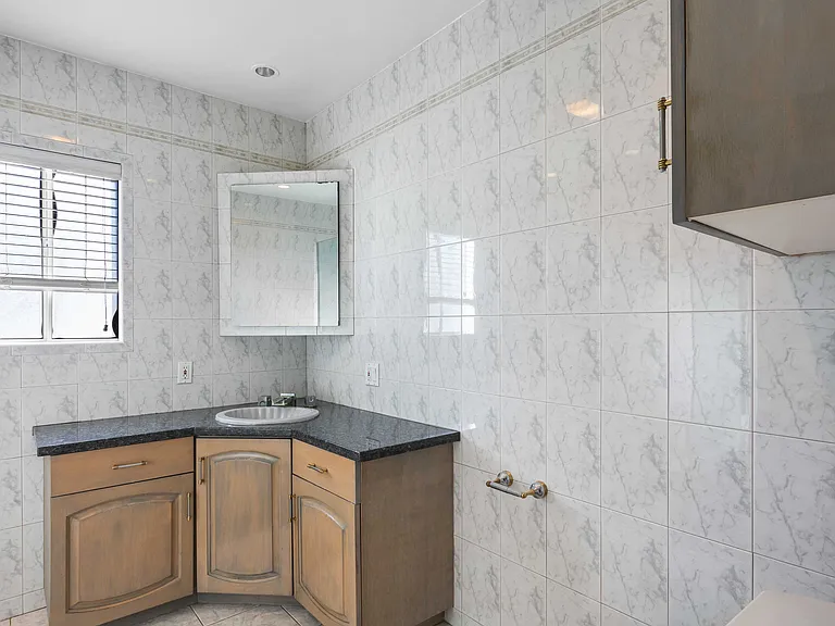 1207 Graynold Ave — Photo 23