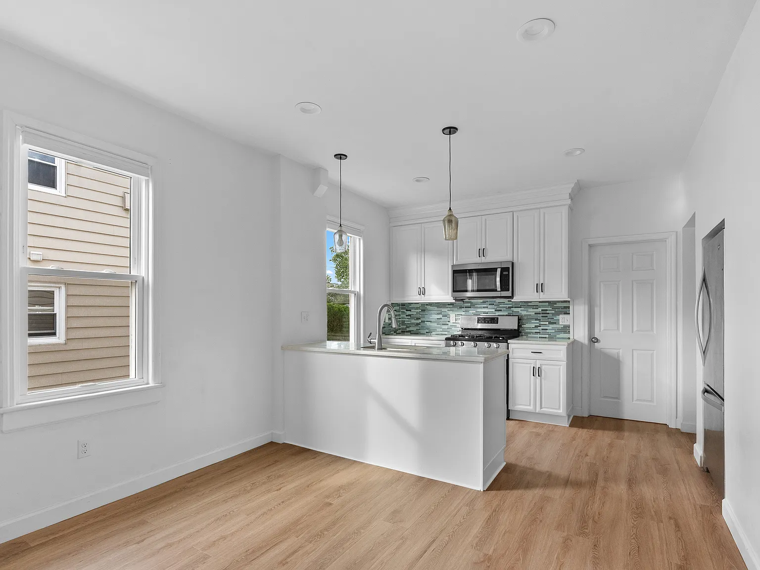 3 bed, $3,300 — Photo 4