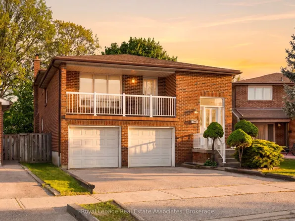 4084 Longo Cir, Mississauga, ON L4T 4C7