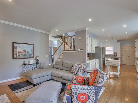4th image of 1108 Glenbrook Dr