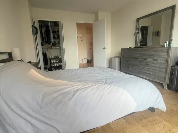 311 East 38th Street 14A image 3 of 10