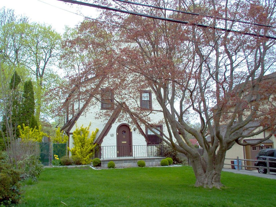 1st image of 10 Wilmont Ave