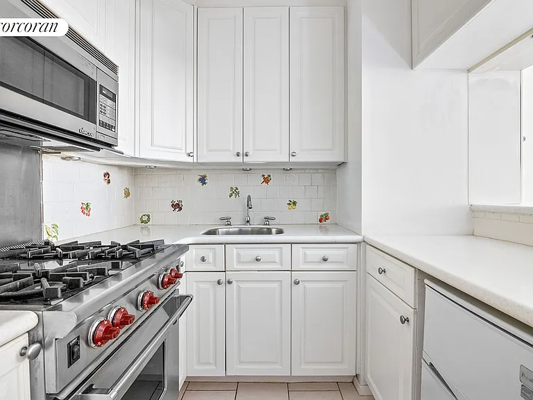 130 W 79th St #3E — Photo 5