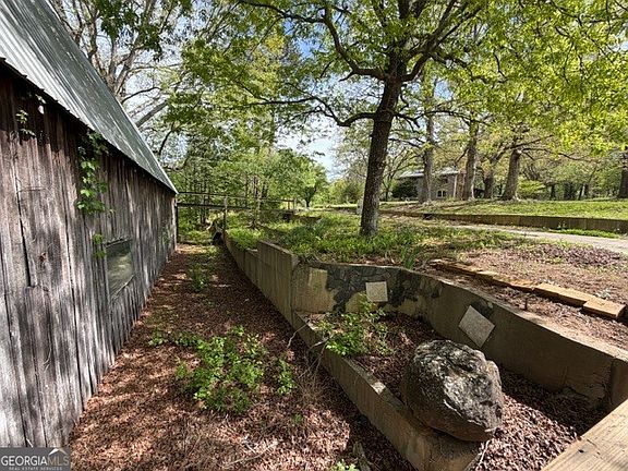5th image of 811 Ammons Rd
