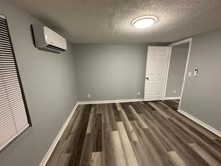 2435 Edwin St NE #4 — Photo 6