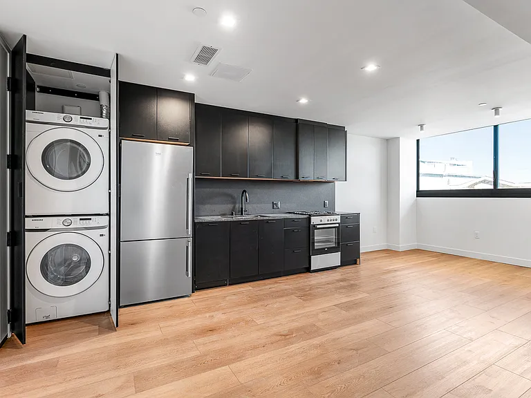 Venue Residences — Photo 60