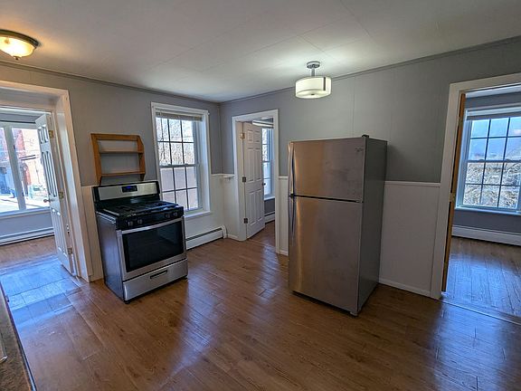 3rd image of 13 Hamilton St #2