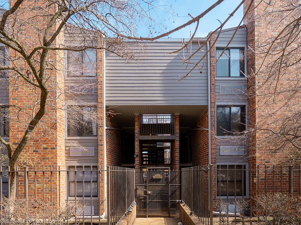 2225 N Halsted St #G3