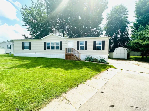 677 Crabapple Ct, Flint, MI 48506