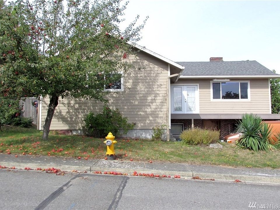 Roof and siding are recently replaced.