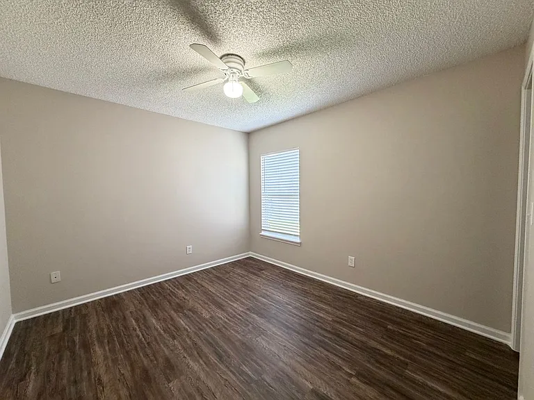 6902 Southern Oaks Dr W — Photo 14