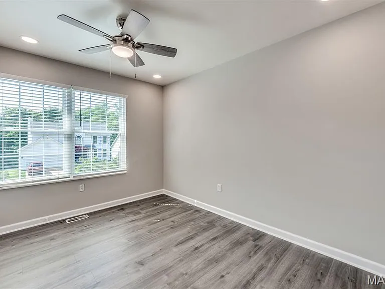 340 Emmanuel Ct — Photo 38