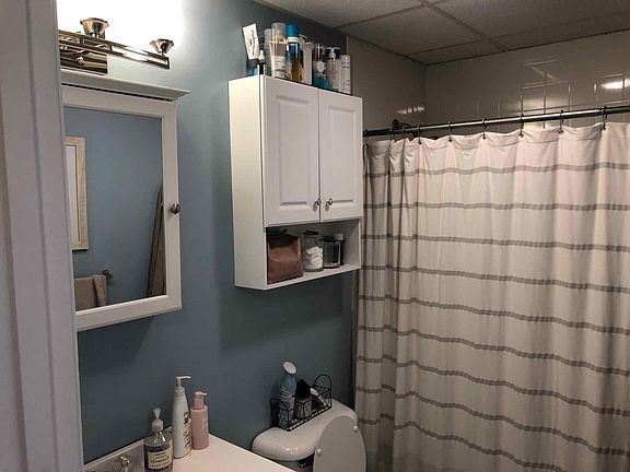 super cute bathroom