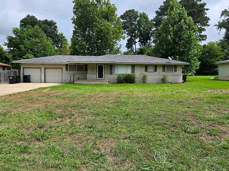 117 E Hoyt Dr — Photo 1