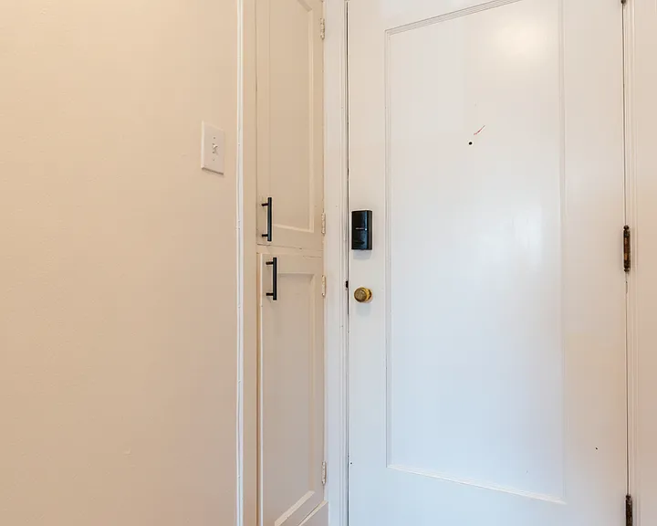 Comfortable Urban Living in a Classic Brick Building Near UW & Light Rail — Photo 42