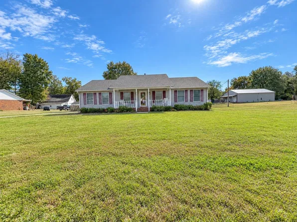 60 Jackson Ave, Rogersville, AL 35652