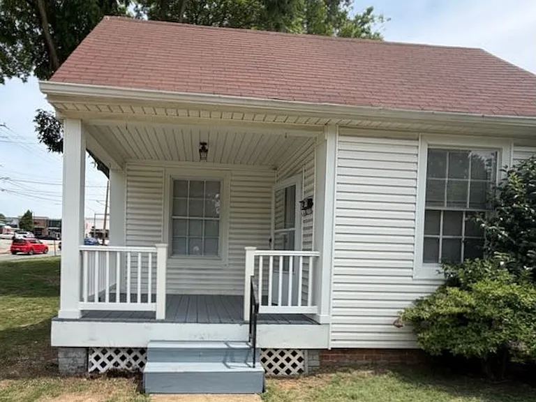 3438 Parkwood Ave — Photo 1